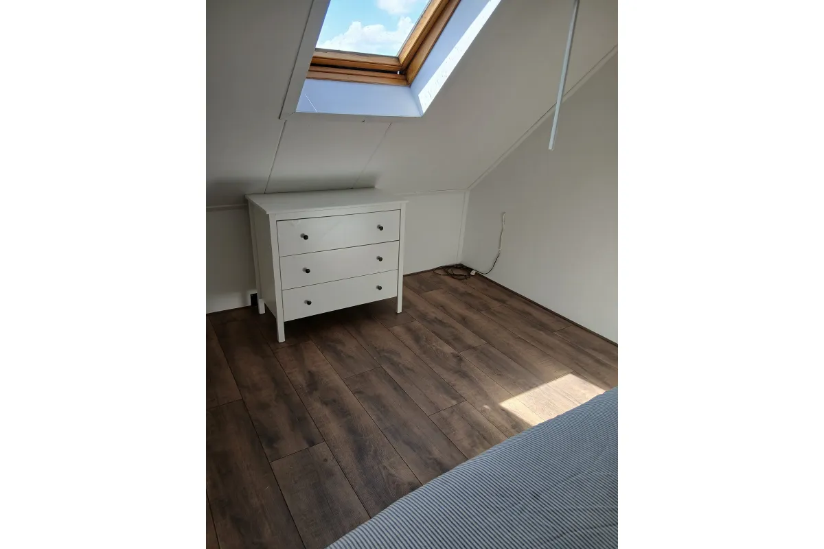 slaapkamer met laden kast