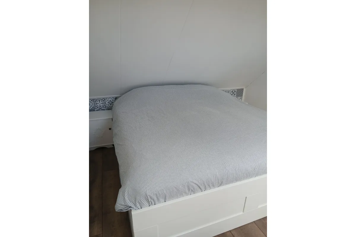 slaapkamer met bed van 180 bij 200